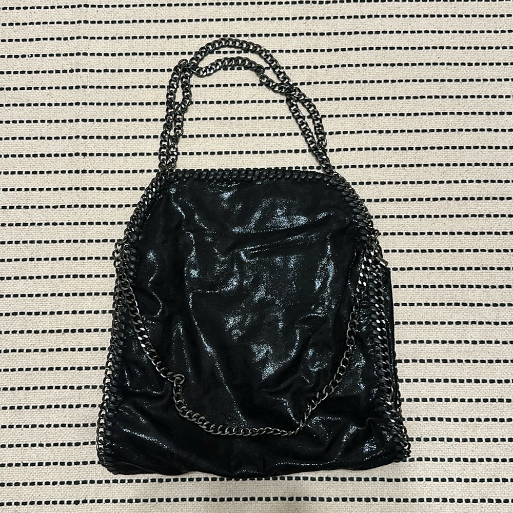 NWOT Vegan Shiny Leather and Gun Metal Chain Hand Bag